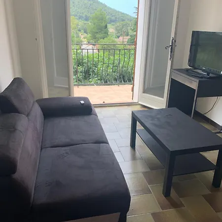 Logement F3 Dans * Carqueiranne